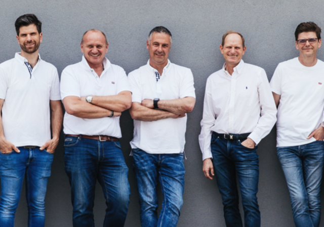 Mit einem engagierten Team entwickelt Egger Installationen individuelle Lösungen, die exakt auf die Bedürfnisse der Kunden abgestimmt sind – und das erfolgreich seit 70 Jahren.