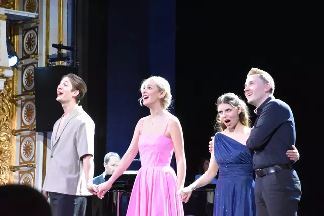 Timotheus Hollweg, Anna Rosa Döller, Mariella Hofbauer, Jens Emmert singen "Eine Neue Welt" | Foto: Preineder