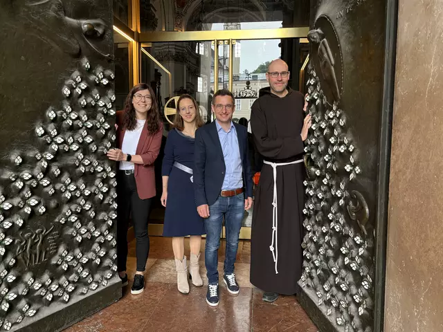 Im Organisationsteam der Langen Nacht der Kirchen: Anna Tiefenthaler, Anna Steinpatz-Tiefenbacher, Dominik Elmer und Br. Alexander Schröter.  | Foto: Lisa Gold