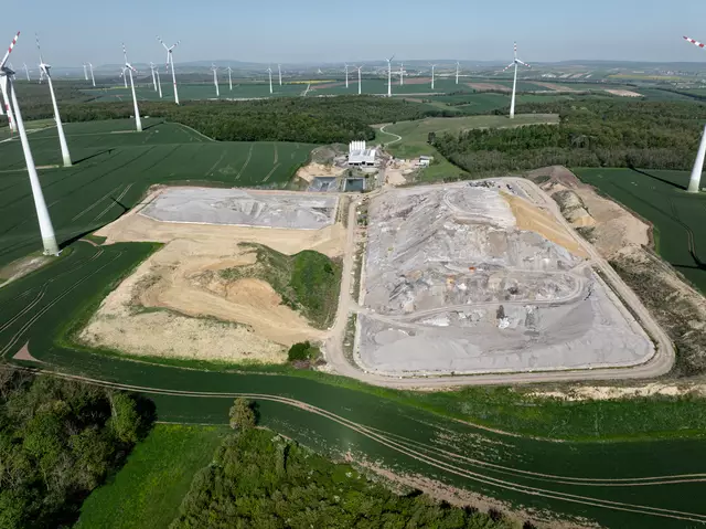 Vergangene Woche kritisierte Greenpeace einige Unstimmigkeiten auf der Deponie im Bezirk Mistelbach. Das zuständige Amt meldet sich jetzt zu Wort. (Archivbild) | Foto: Greenpeace