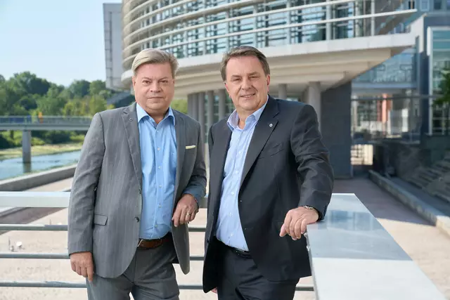Für WBNÖ Direktor Harald Servus und WKNÖ Präsident WBNÖ Landesgruppenobmann Wolfgang Ecker wurden wirtschaftliche Anliegen im Budget „klar berücksichtigt“. | Foto: WBNÖ/Monihart