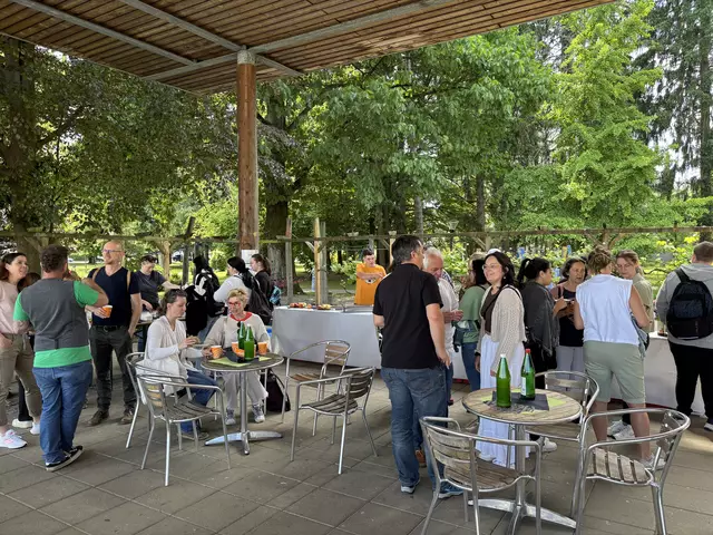 Zahlreiche Gäste fanden sich bei der Auftaktveranstaltung im Marenzipark ein. | Foto: Neumayer