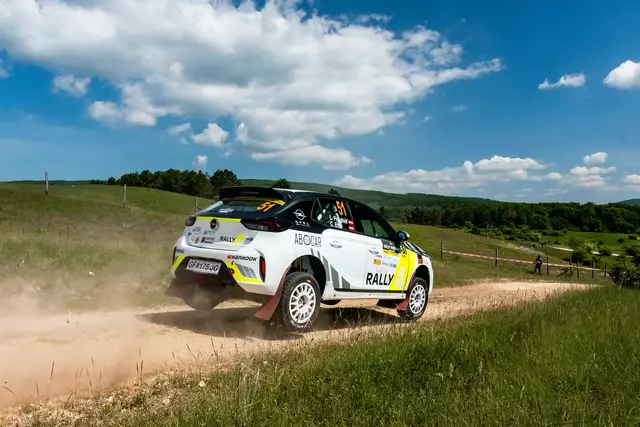 Am Ende musste sich der Champion des ADAC Opel Electric Rally Cup 2024 mit dem elften Rang begnügen. | Foto: FullSend Motorsports Media Agency