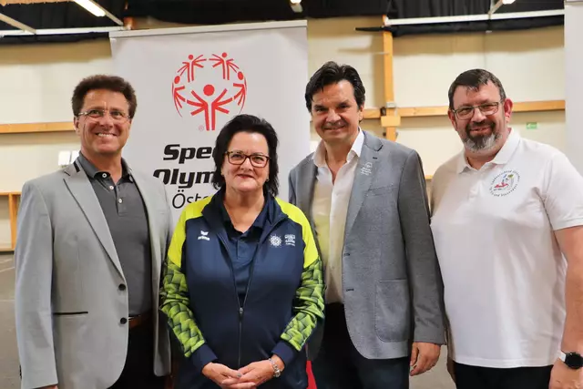 Gratulierten den Teams zu ihren herausragenden Leistungen: Werner Baumann, Ludmilla Remler, Laurenz Maresch und Harald Wade.  | Foto: Edith Ertl