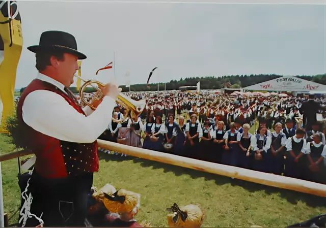 Kons. Karl Rauscher, Kapellmeister und Solist bei der 100 Jahr Feier 2000 | Foto: c) Musikverein Wippenham