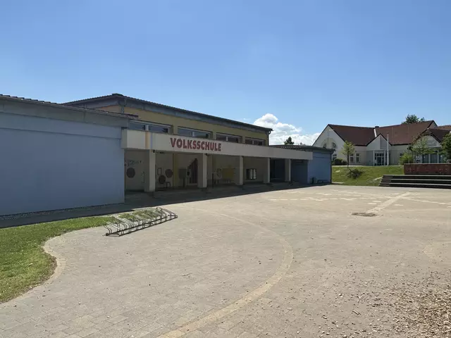 Ob die Volksschule in Dietach saniert oder neu gebaut wird ist noch offen. | Foto: kai