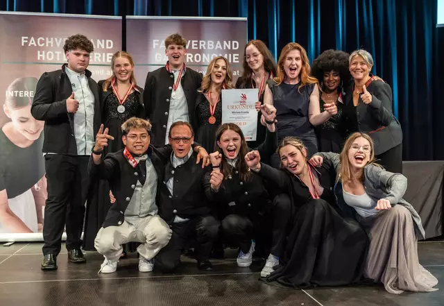 Das Team Tirol mit Betreuern und Betreuerinnen strahlte bei der Preisverleihung in Klagenfurt. | Foto: Thomas Pircher/ bild[ART]isten