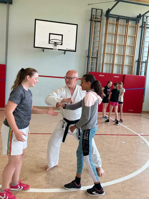 Der Selbstverteidigungs-Workshop an der Mittelschule Drosendorf war ein wichtiges und lehrreiches Ereignis für die Schüler.  | Foto: NMS Drosendorf
