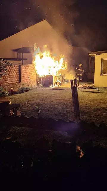 Kurz nach Mitternacht rückte die Freiwillige Feuerwehr Hirm zu einem Brand aus. | Foto: Feuerwehr Hirm