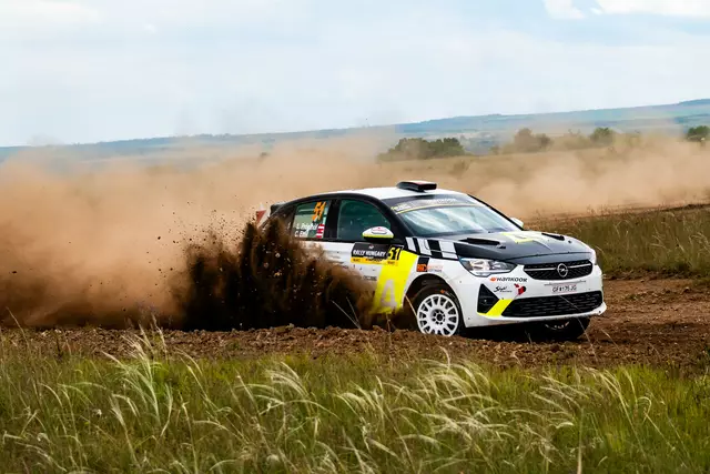Luca Pröglhöf im Rallye-Einsatz in Ungarn. | Foto: FullSend Motorsports Media Agency