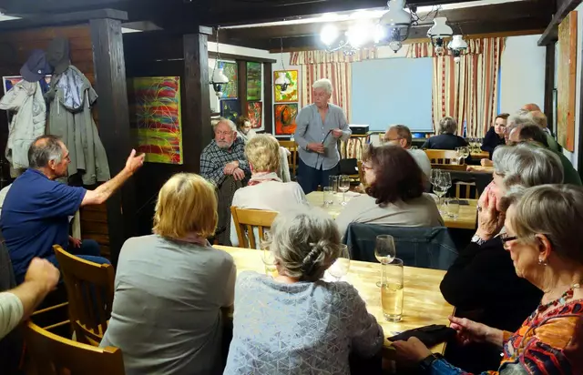 Der Vortrag „Kierling – alt – neu“ sorgte für ein volles Extrastüberl im Kierlinger Hof. | Foto: Archiv Museum Kierling