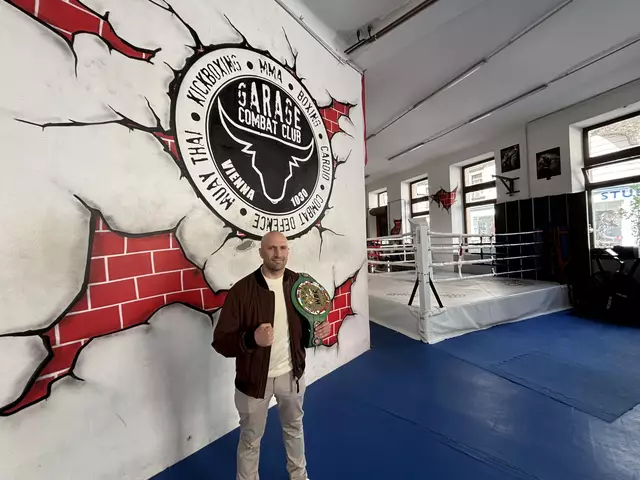 Der Boxchampion und gebürtige Landstraßer Harald Pfingstl in seinem Boxclub in der Marxergasse | Foto: Luca Arztmann/MeinBezirk