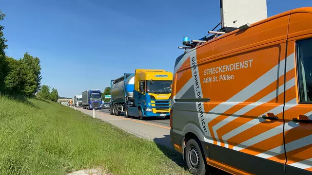 Alle der beteiligten Fahrzeuge waren noch fahrbereit, nach der polizeilichen Unfallaufnahme wurden sie daher auf den Pannenstreifen gebracht. | Foto: DOKU-NÖ