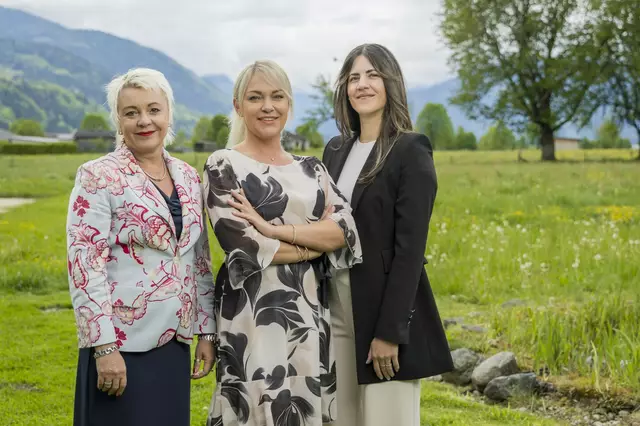 Vlnr.: Sandra Bräuer, Susanne Landerer (beide Immobilienexpertinnen) und Suzana Radovanovic (Assistenz). | Foto: RVS