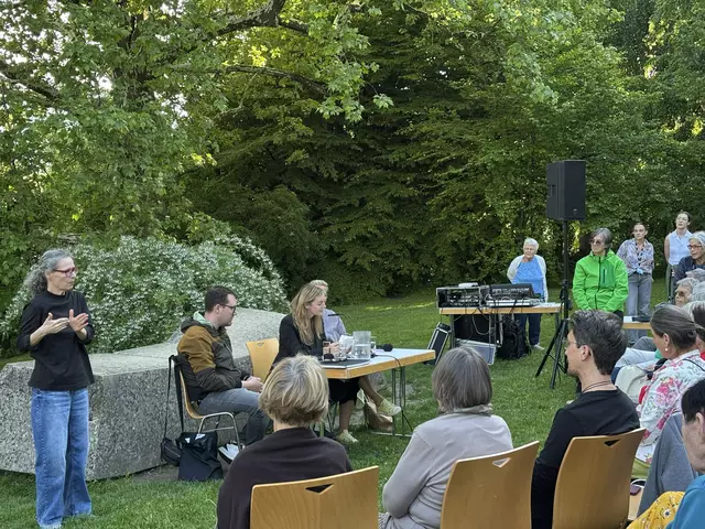 Lesung in beeindruckender Kulisse: Die Autorin Valerie Fritsch präsentierte ihr Buch "Zitronen" – mit psychologischem Gespräch im Anschluss.  | Foto: Huber