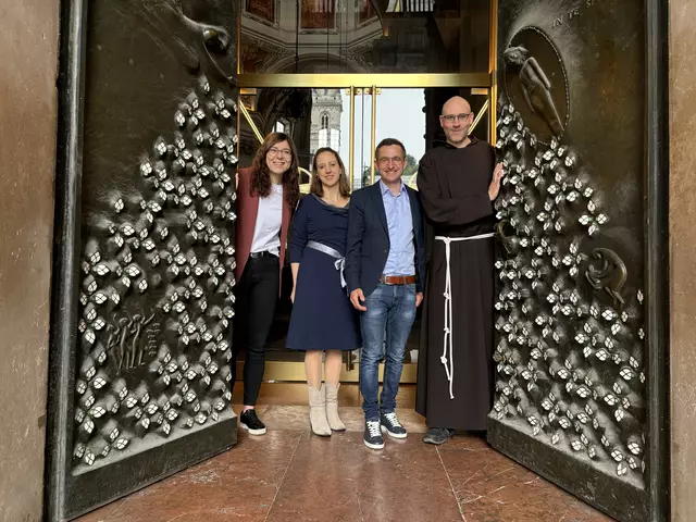 Im Organisationsteam der Langen Nacht der Kirchen: Anna Tiefenthaler, Anna Steinpatz-Tiefenbacher, Dominik Elmer und Br. Alexander Schröter.  | Foto: Lisa Gold