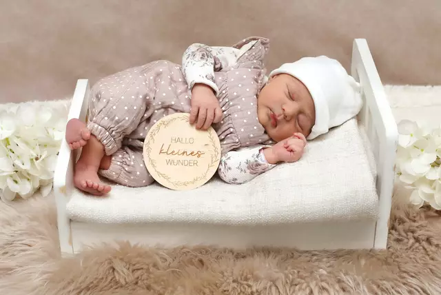 Name: Josefine
Geburtsdatum: 27.03.2025 
Gewicht: 3.230 g
Größe: 49 cm
Eltern: Kristina und David Pack aus Hartberg | Foto: Fotostudio Semler