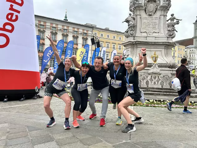 Pamela Stangl, Kornelia Lindinger, Horst Hufnagl, Lisa Hamminger und Johanna Sandner (v.li.) mit Bürgermeister Horst Hufnagl. | Foto: Hufnagl