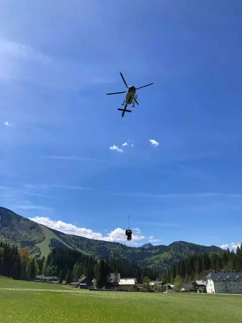 Die Bergretter aus Göstling an der Ybbs probten im Zuge einer Flugschulung in Lackenhof am Ötscher den Ernstfall.