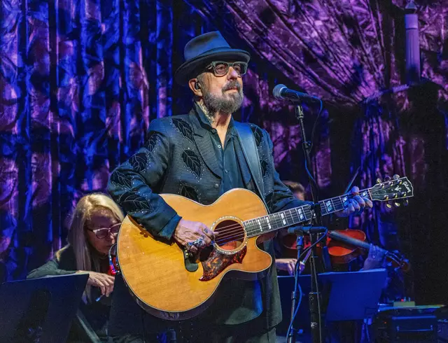 Pop-Legende Dave Stewart kommt nach Wien. Hier zu sehen bei einem Konzert in den USA heuer. | Foto: Amy Harris / AP / picturedesk.com