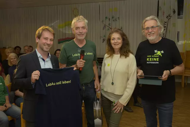 DI Ulrich Leth mit der Initiative "Esslinger für die LobAu" Helmut Sattmann, Sabine Zwierschitz, Johann Wieland (von links nach rechts) | Foto: Kurt Kracher