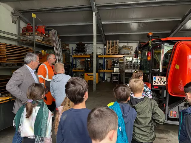 Auch Bürgermeister Johannes Schmid war bei der Bauhof-Begehung dabei. | Foto: VS Rosental