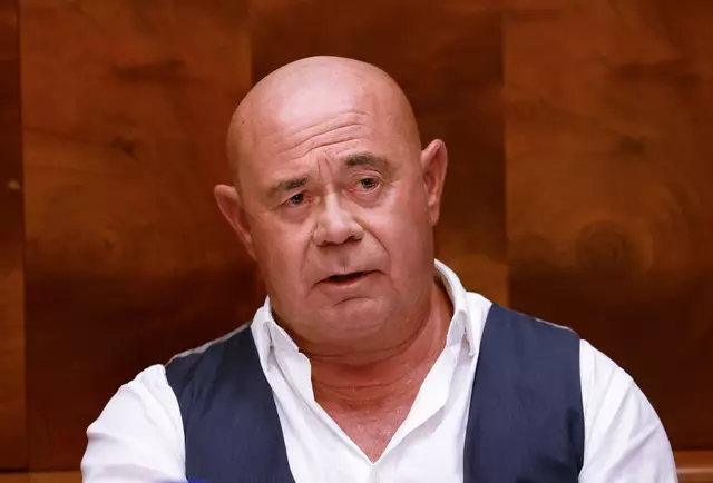 Anwalt Werner Tomanek bei einer Pressekonferenz rund um den Fall, in dem Beran A. die Hauptrolle spielen soll. | Foto: Leonhard Foeger / REUTERS / picturedesk.com