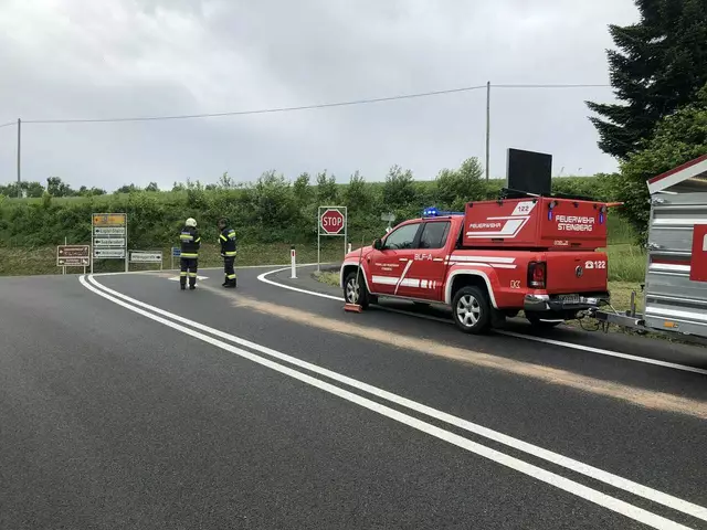 Bei der Autobahnabfahrt Steinberg kam es zu Verkehrsbehinderungen wegen einer Ölspur. | Foto: FF Steinberg