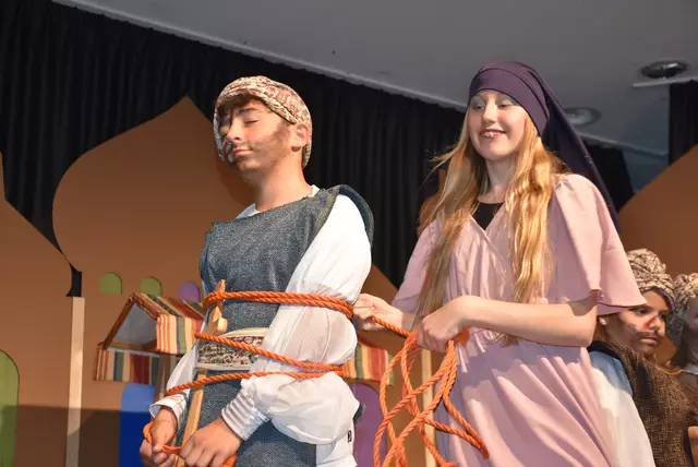 Ali Baba und die 40 Räuber. Kinder-Theater der Liedertafel Pabneukirchen mit einer "Pabneukirchner" Fassung.  | Foto: Robert Zinterhof