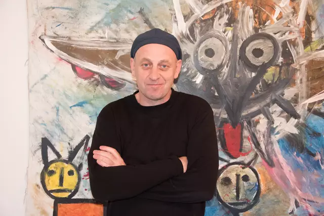 Der Kabarettist Alf Poier trat 2003beim Eurovision Song Contest an und holte mit seiner Performance "Weil der Mensch zählt" sogar den sechsten Platz für Österreich. | Foto: Mitteregger