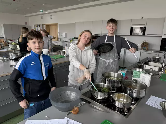 In der Schulküche wurden Rezepte aus der Nachkriegszeit gekocht. | Foto: Alfred Horak