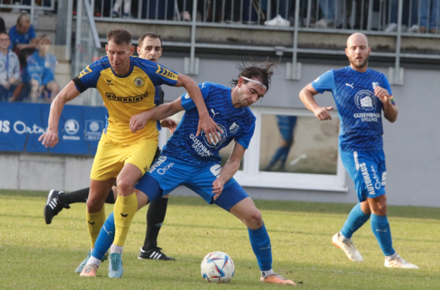 Szene aus dem Spiel Wartberg gegen St. Oswald (0:3) vom Herbst 2023. | Foto: MeinBezirk