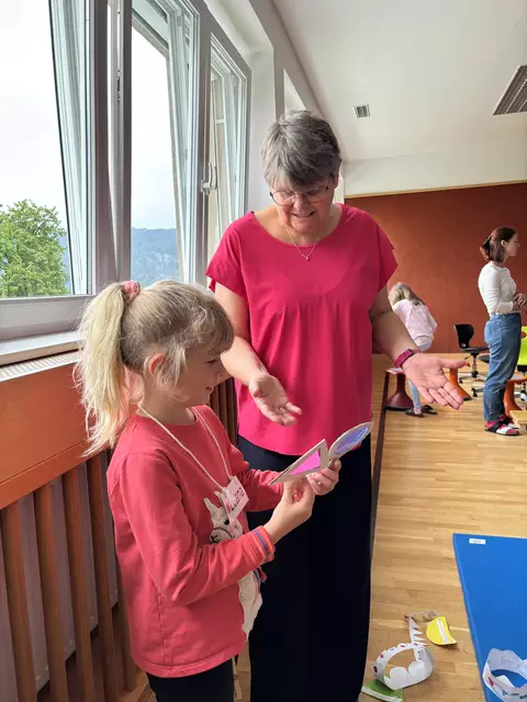 Auf der Suche nach geometrischen Formen entdeckt auch Direktorin Alexandra Birkner-Neuner noch Neues.