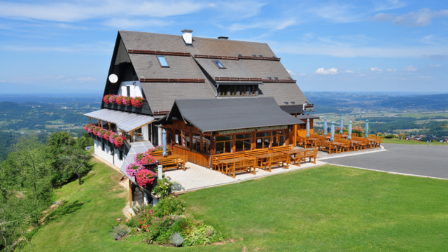 Panoramaschenke Tertinek in der Südsteiermark: Jausenstation von Natascha Strohmeier mit hausgemachter Küche, Mehlspeisen, Ritschert und familiärer Atmosphäre – beliebtes Ausflugsziel bei der Altenbachklamm. | Foto: Panoramaschenke Tertinek - Natascha Strohmeier
