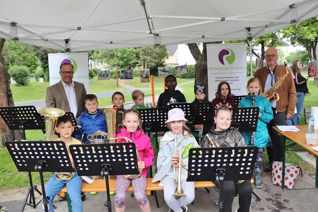 Das Bläserensemble der VS und Musikschule Gratkorn stimmte unter der Leitung von Dieter Haring und Karl Grassegger mit der "Making Muffins" (Teekuchen) Melodie auf den Lauf ein.  | Foto: Edith Ertl