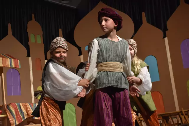 Ali Baba und die 40 Räuber. Kinder-Theater der Liedertafel Pabneukirchen mit einer "Pabneukirchner" Fassung.  | Foto: Robert Zinterhof