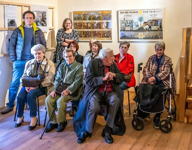 Die Schülerinnen und Schüler hatten die Möglichkeit Interviews mit Zeitzeuginnen und Zeitzeugen zu führen. | Foto: Alfred Horak
