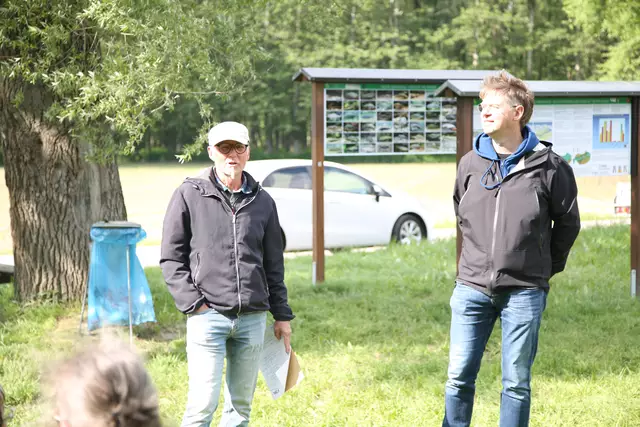 Bei der Eröffnung der Ökostation am 9. Mai: Hannes Schwaiger und Leonhard Küllinger von der Naturschutzbund-Regionalgruppe Machland. | Foto: Gerald Puchberger