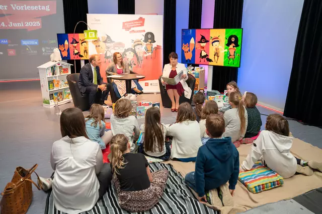 LH-Stv. Manuela Khom nutzte den Auftakt dazu, Kindern vorzulesen. | Foto: Land Steiermark/Robert Binder