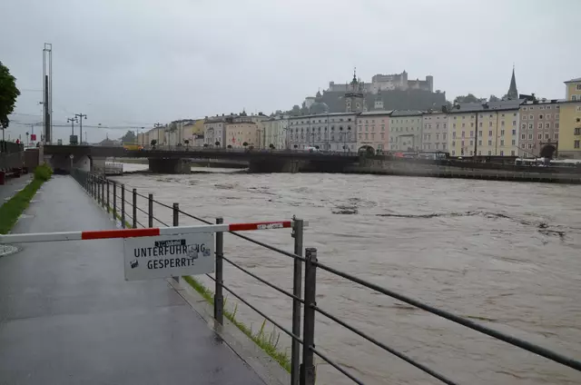 4,7 Millionen Euro an Bundesförderungen ermöglichen Salzburg Investitionen von insgesamt 20,2 Millionen Euro in 80 Projekte. Im Bild: Überflutungen entlang der Salzach im Jahr 2021. | Foto: Archivbild: Stadt Salzburg / Tschandl