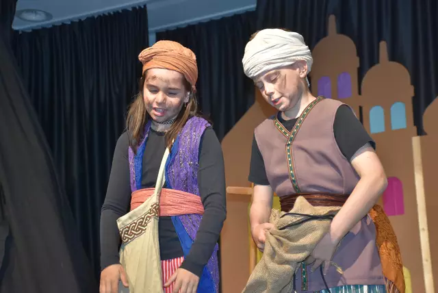 Ali Baba und die 40 Räuber. Kinder-Theater der Liedertafel Pabneukirchen mit einer "Pabneukirchner" Fassung.  | Foto: Robert Zinterhof