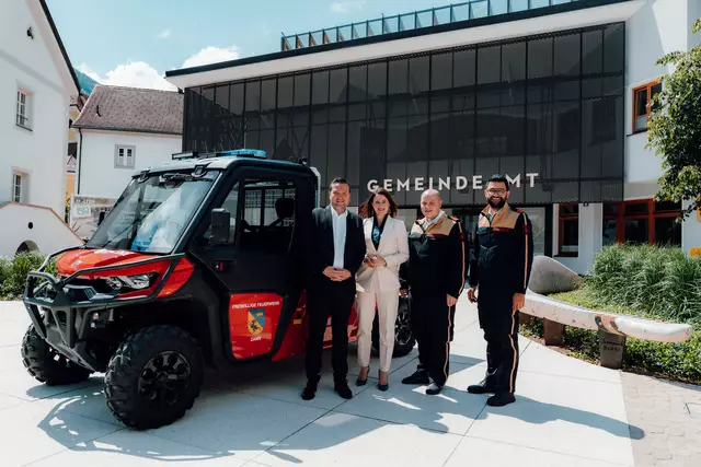 Bgm. Benedikt Lentsch, LR Astrid Mair, Kdt. Hermann Ladner und Kdt.-Stv. Simon Saurwein (v.l.n.r.) | Foto: Clemens Bartl