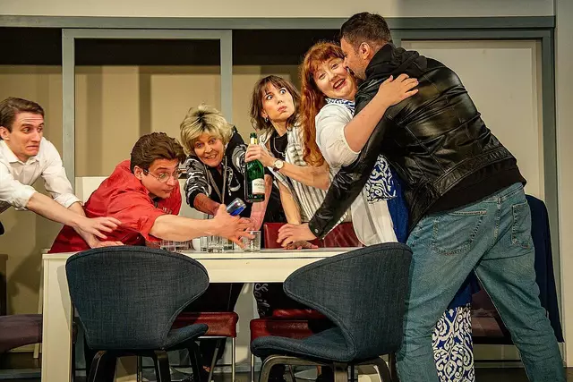 Ein Stück der Freien Bühne Wieden stellt die Frage, ob man eine Flüchtlingsfamilie in die eigene Wohngemeinschaft aufnehmen würde. | Foto: Sam Madwar