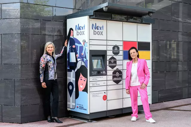 Monika Unterholzner (li., stv. Generaldirektorin der Wiener Stadtwerke) und WKW-Handelsobfrau Margarete Gumprecht präsentieren das neue Paketbox-System "Netbox".  | Foto: WK Wien / Max Slovencik
