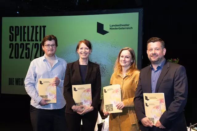 Bei der Pressekonferenz des "Landestheater Niederösterreich": Thorben Meißner (Dramaturgie), Marie Rötzer (Künstlerische Leitung), Sabrina Hofer (Dramaturgie), Georg Kandolf (Geschäftsführung) | Foto: Franziska Liehl 