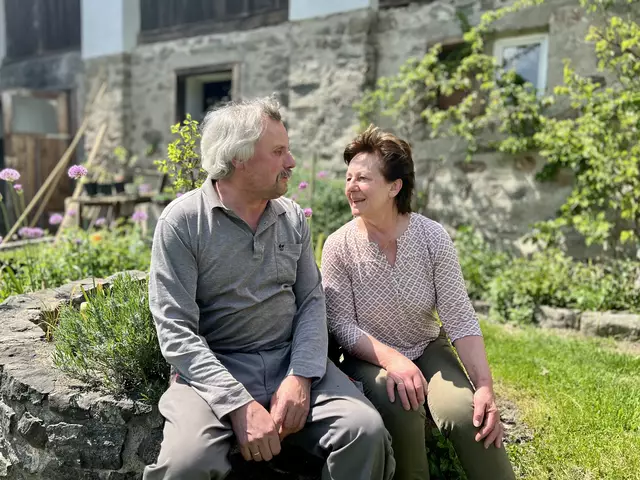 Bernhard und Elisabeth Hirn gönnen sich eine Pause.  | Foto: Elisabeth Egle
