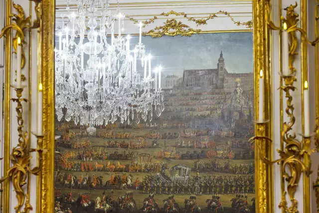 Die großformatigen Gemälde wurden zur Restaurierung vorsichtig von den Wänden abgenommen und verbleiben im Schloss. | Foto: Schloss Schönbrunn Kultur und Betriebs ges.m.b.H./Lois Lammerhuber