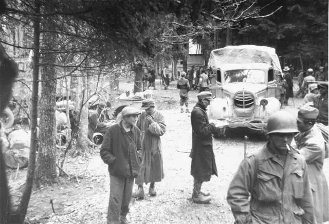 Am kommenden Samstag findet ein geführter Themenrundgang durch das ehemalige KZ-Außenlager Gunskirchen statt. | Foto: Robert E. Holliway 1945