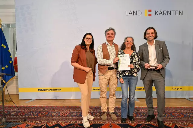 Hannes Wolf, Schulleiter des BG/BRG St. Veit, nahm die Auszeichnung entgegen. | Foto: LPD Kärnten/Bauer