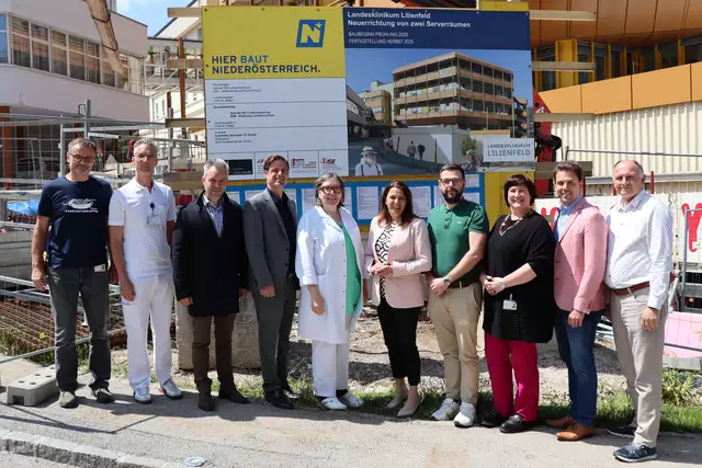 Alexander Klaus, Oliver Loiskandl, Stefan Kloihofer (Amt der NÖ-Landesregierung, Abteilung Landeshochbau), Reinhard Litschauer, Ingrid Geiss, MAS, Sandra Böhmwalder, Lukas Friedl, Kaufmännische Standortleiterin Angelika Mies, Manuel Aichberger und Technischer Leiter Markus Moser (v.l.) | Foto: LK Lilienfeld